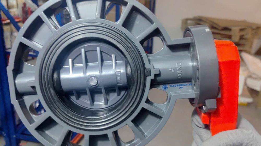 kho van bướm nhựa pvc dn100