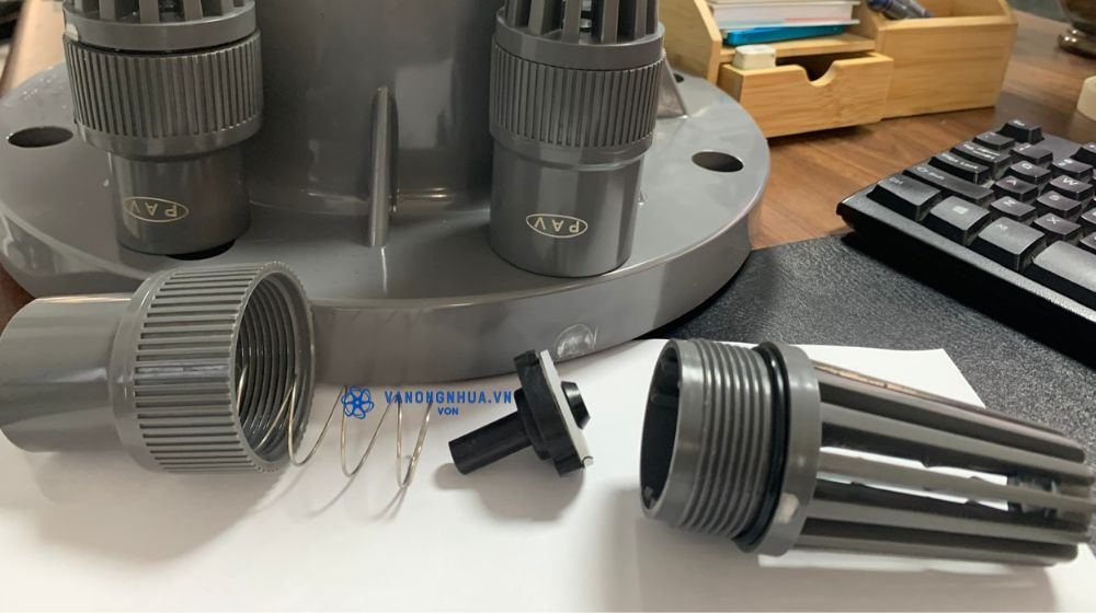 tại sao gọi là rọ bơm lò xo pvc dán keo 42