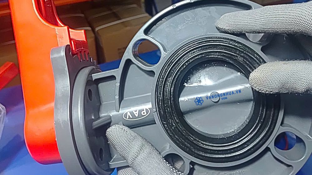van bướm nhựa pvc dn65 theo hệ inch