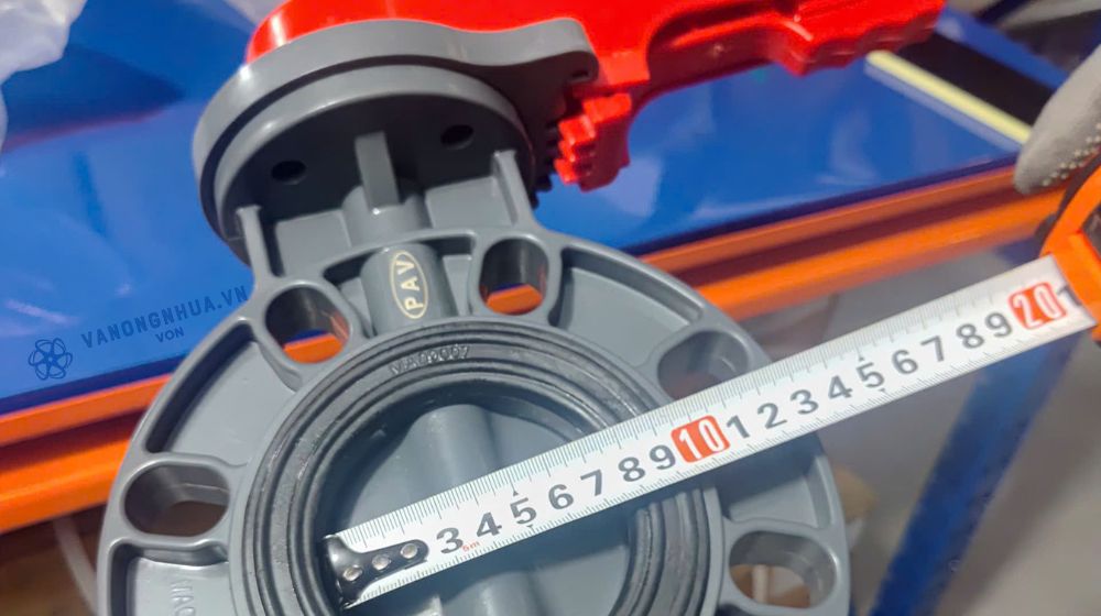 van bướm pvc dn80 lắp ống dn80