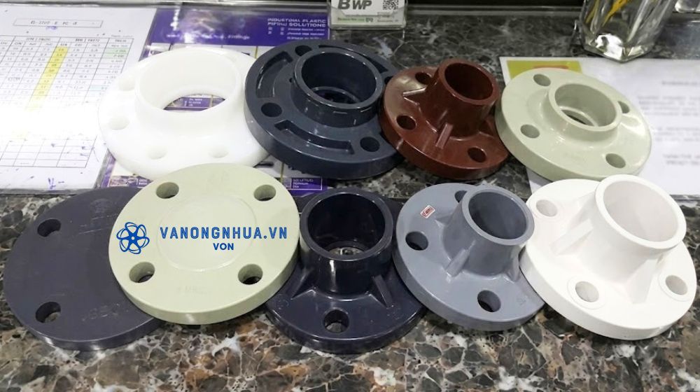 mặt bích nhựa là gì