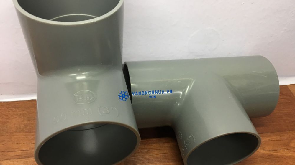 nhãn hiệu tê pvc d90