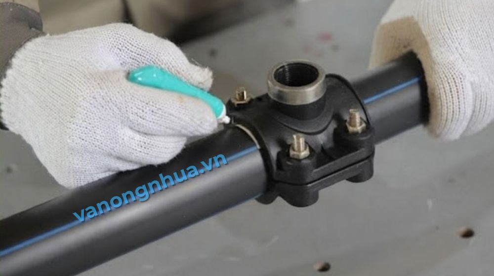 lắp đặt đai khởi thủy hdpe tiền phong